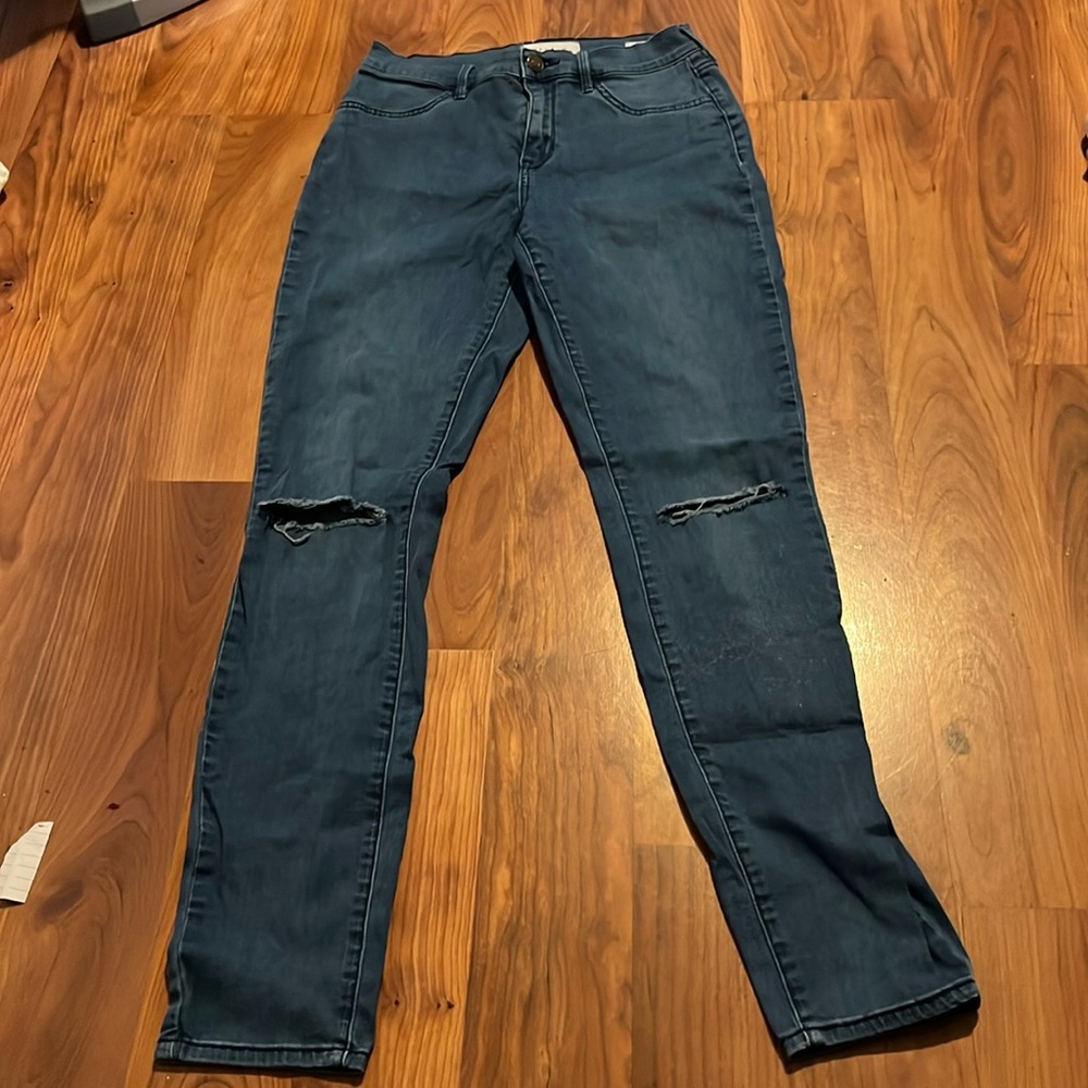 Selling these jeggings. Color blue.